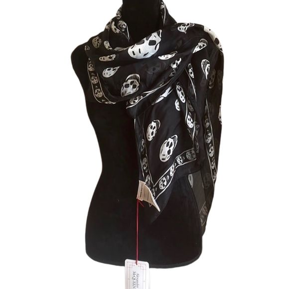 Alexander McQueen Accessories - ALEXANDER MCQUEEN SKULL PRINT SCARF NWT